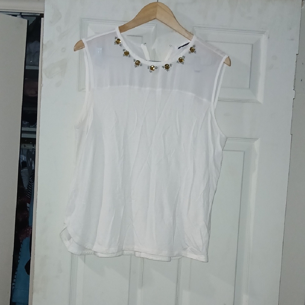 Elegant Sleeveless Jewel-Neck White Top. Women's